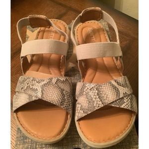 NWTS Comfortable Born White Snake Suede Springs Sandal. Size 11M